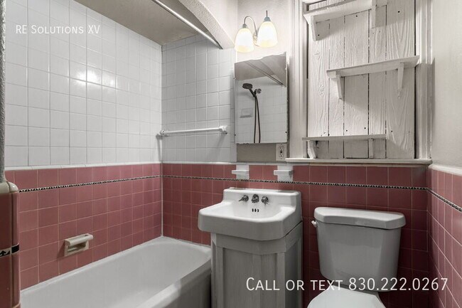 Building Photo - 336 E Lullwood Ave