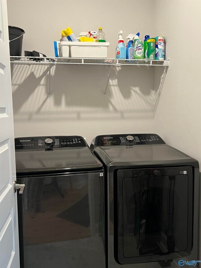 Building Photo - 111 Shylock Ln