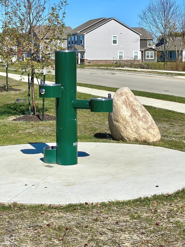 Building Photo - 6531 Hawthorne Dr