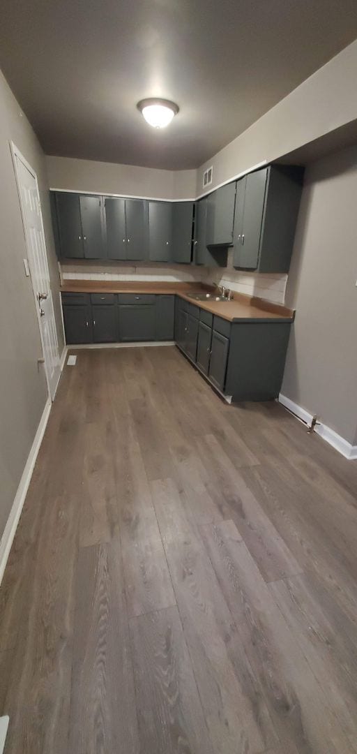 Building Photo - Spacious 4 Bedroom Home with Fenced Yard