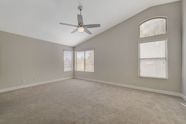 Building Photo - Gorgeous 5 Bedroom 3 Car Garage Home in th...