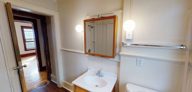 Building Photo - Bassett &amp; Wash, LLC 515 WW