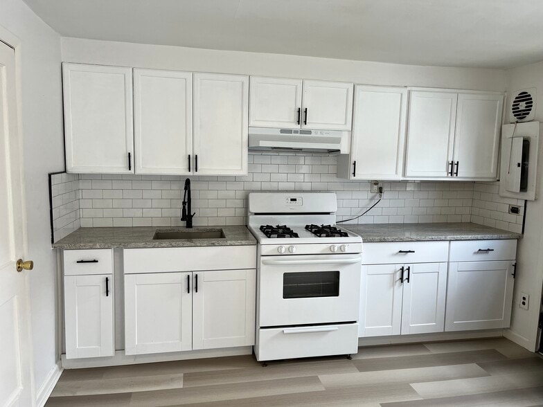 Kitchen - 105 Church St