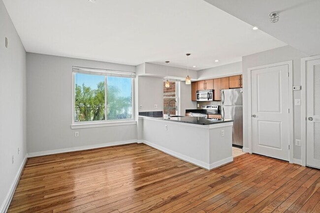 Building Photo - 420 16th St SE