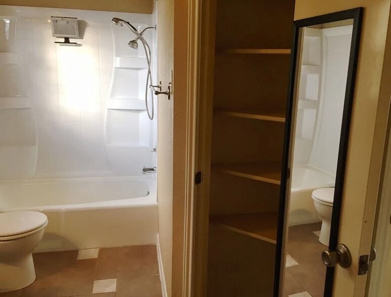 Building Photo - 1213 Silverton Ct