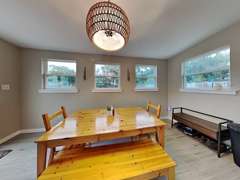 Building Photo - 612 Ridgewood St