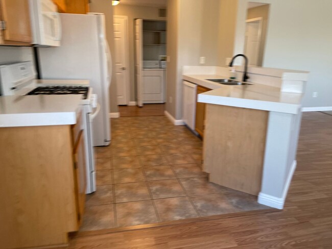 Building Photo - 2 bedroom upgraded condo in Silverado Ranch