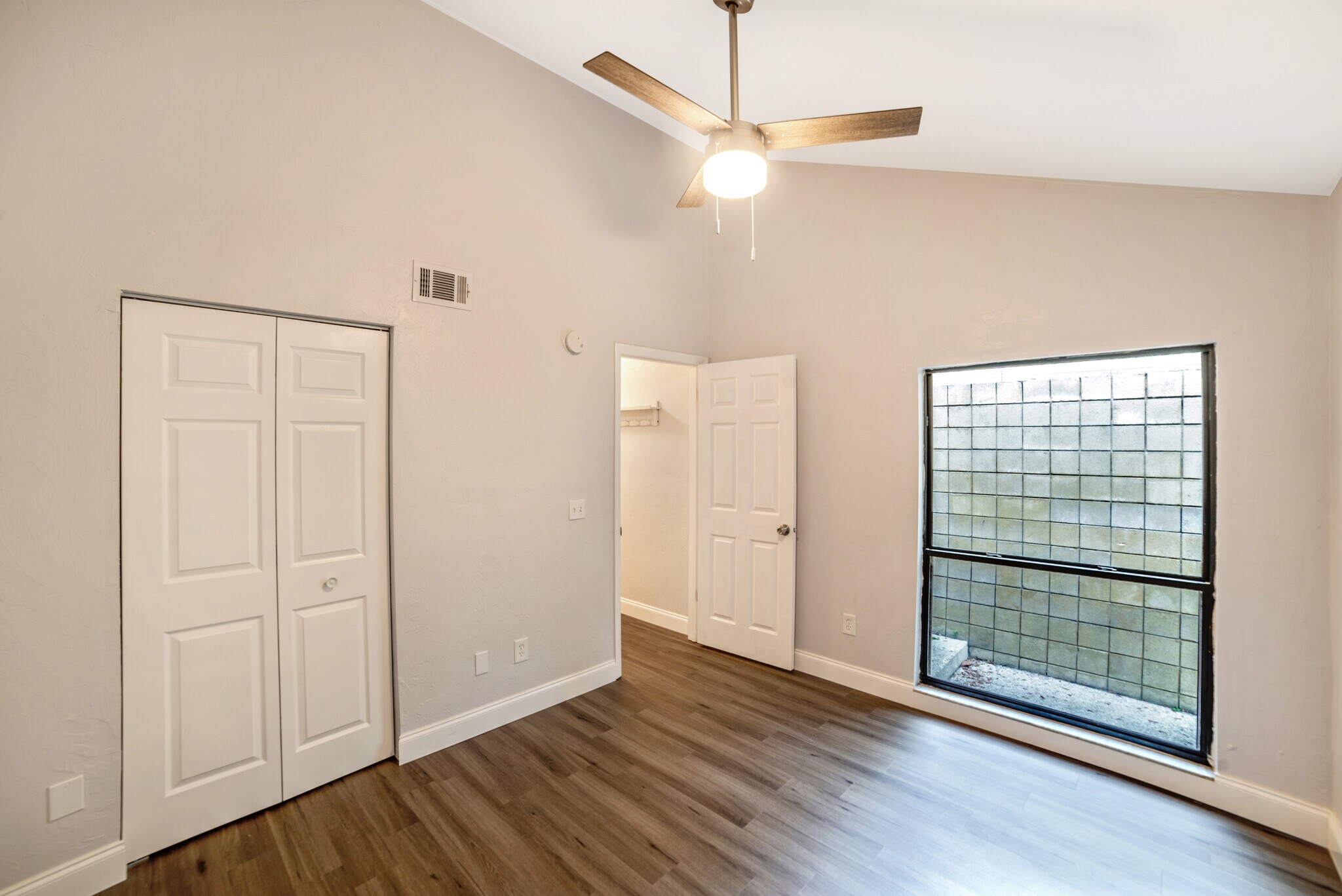 Building Photo - 4307 SW 70th Ter