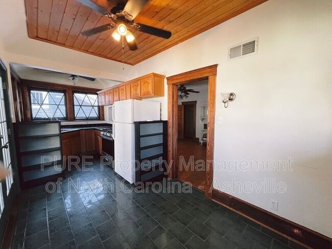 Building Photo - 114 Hillside St