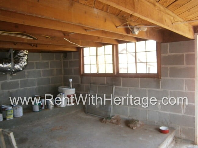 Building Photo - GORGEOUS RANCH/ GRAND PA'S BUNGELOW/ 1.6 ACRES/ FRONT PORCH/ PRIVATE YARD