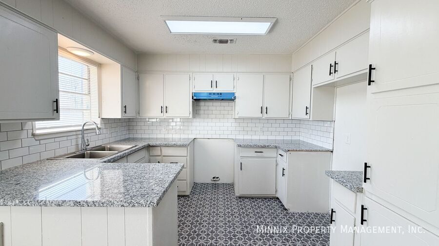 Building Photo - 4615 Grinnell St