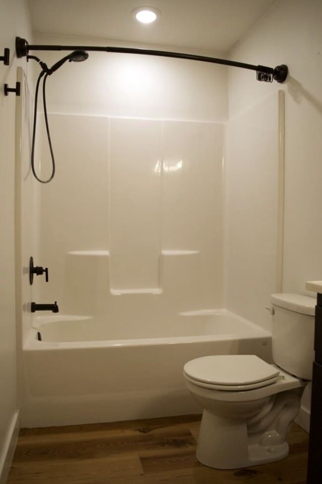 Building Photo - Modern 3 Bed 2 Bath House in Willow Falls!