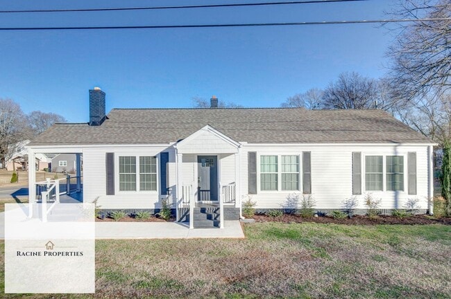 Primary Photo - Charming Three Bedroom in Greer, SC