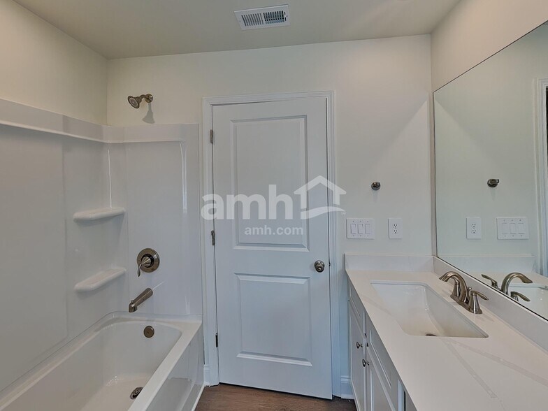 Building Photo - 3612 Creek View Cir