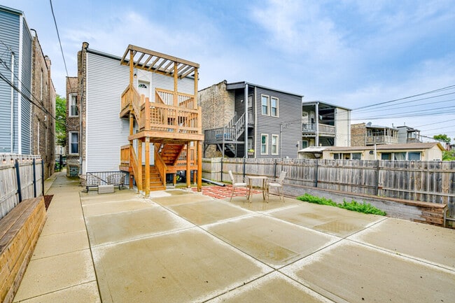 Building Photo - 4904 W Fulton St
