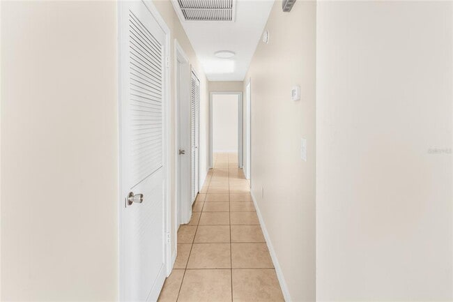 Building Photo - 2707 Lakewood Ln