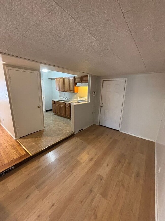 Building Photo - Charming 4-Bedroom Home in a Convenient Lo...