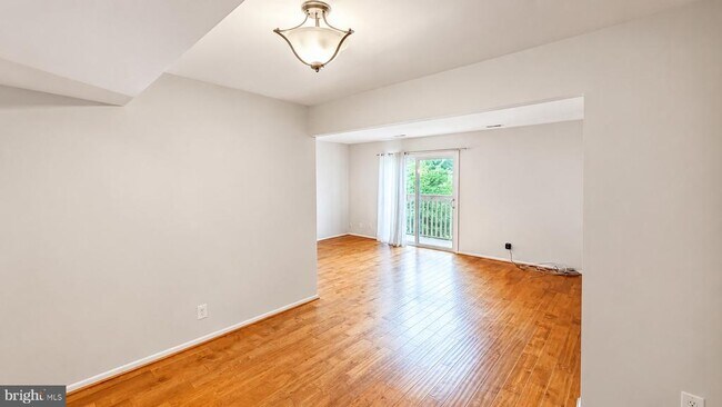 Building Photo - 2473 Glengyle Dr