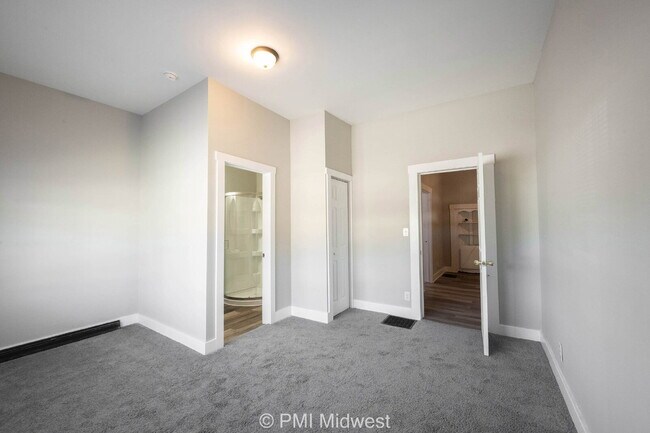 Building Photo - "Spacious 4-Bedroom Haven in Indianapolis – Your Perfect 1,444 Sq Ft Retreat!"