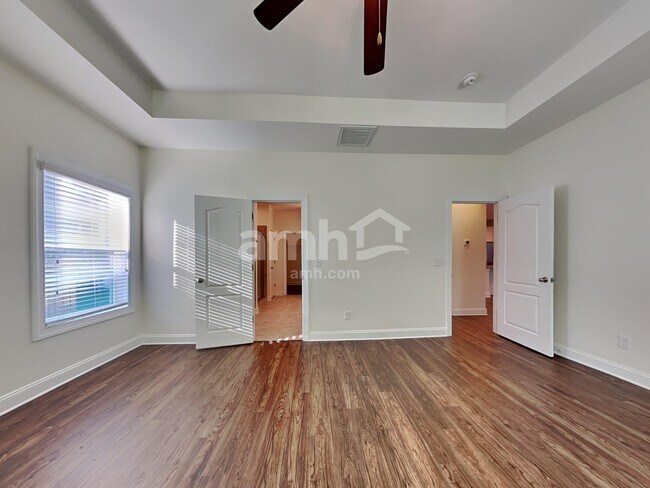 Building Photo - 111 Doral Blue Dr