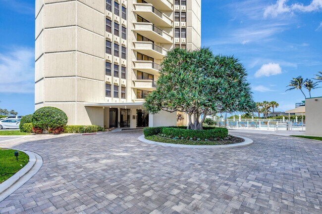 Building Photo - 2800 N Ocean Dr