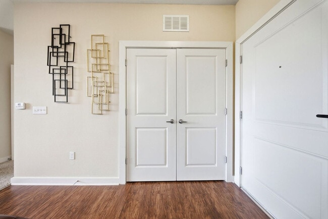 Building Photo - 1702 W Cleveland St