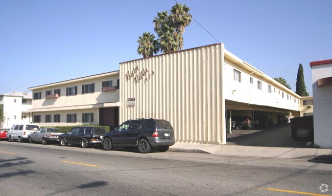 Building Photo - Palm Villa