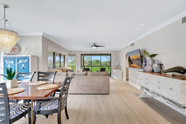 Building Photo - 438 Brackenwood Ln S