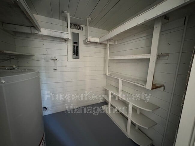Building Photo - 703 Briarcliff Rd