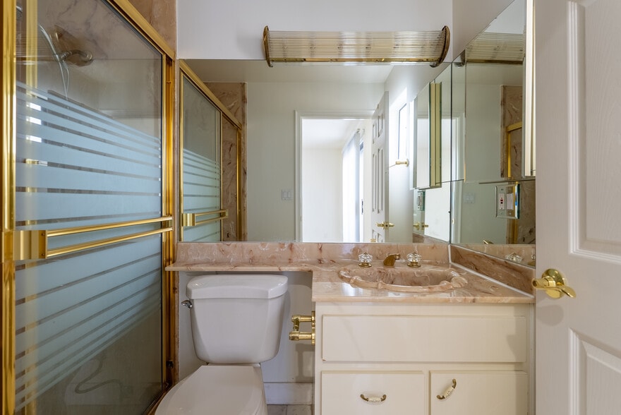 Building Photo - 1758 N Alexandria Ave