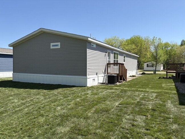 Building Photo - 13955 Bunratty Ave