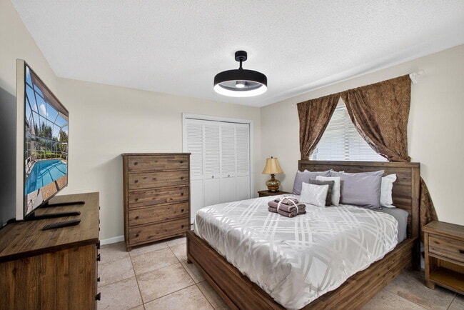 Building Photo - 168 Thornton Dr