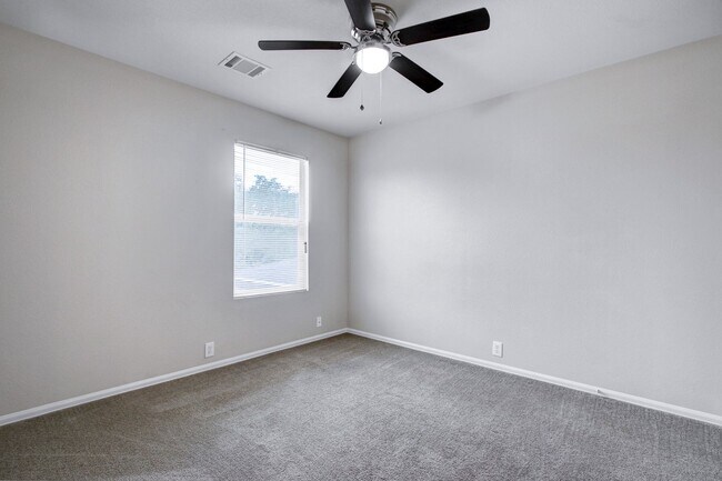 Building Photo - ***MOVE-IN SPECIAL: ONE WEEK FREE***3-Bedroom Townhouse with Open Floor Plan and Spacious Backyar...