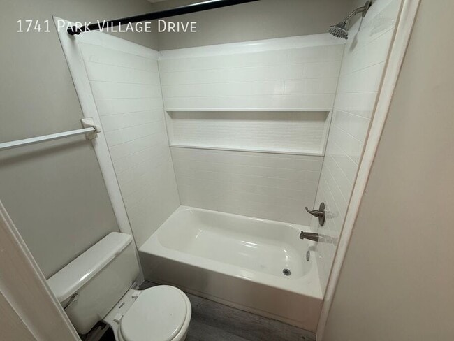 Building Photo - 1741 Park Village Dr