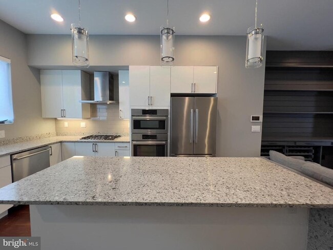 Building Photo - 423 Wallace St