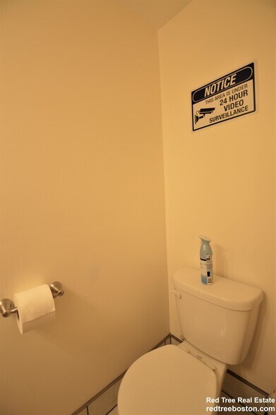 Building Photo - 34 Bentley St