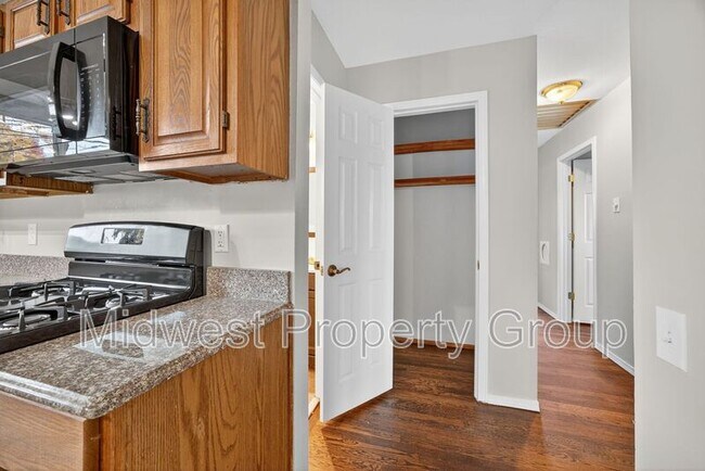 Building Photo - 1225 Night Dr