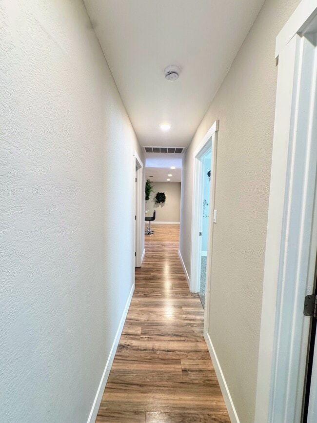 Building Photo - 2125 Athene Dr