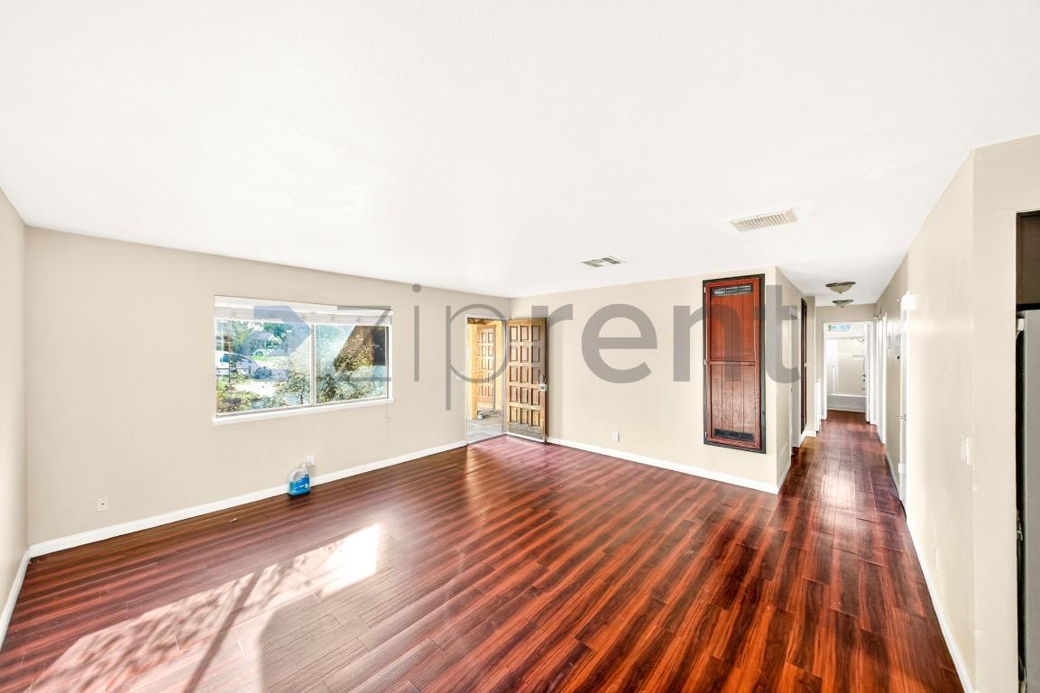 Building Photo - 836 W Atkins Ave