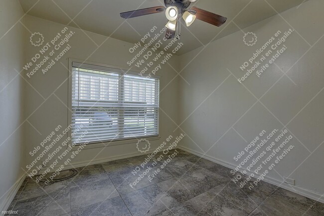 Building Photo - 2 br, 1 bath Triplex - 716 Rocky Ridge Flts