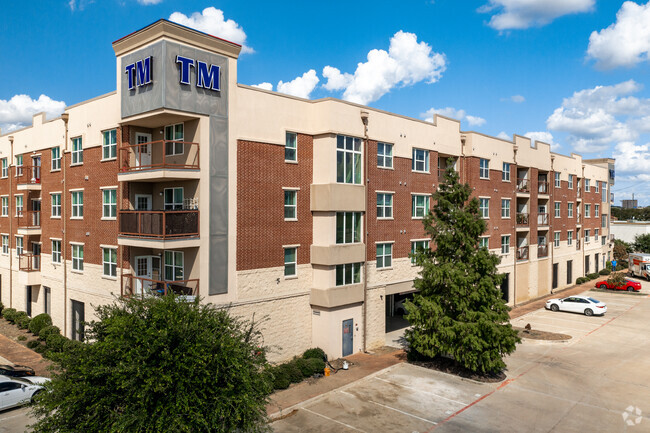 Building Photo - Trinity Mills Condominium