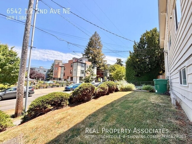 Building Photo - 6542 1/2 2nd Ave NE-