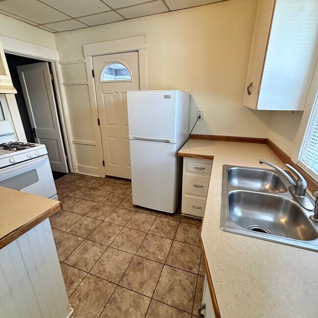 Building Photo - 329 Fenton St