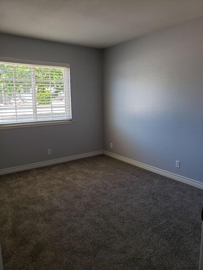 Building Photo - Single Family Residence Located on The Mesa