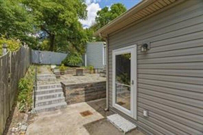 Building Photo - 420 Catoma St