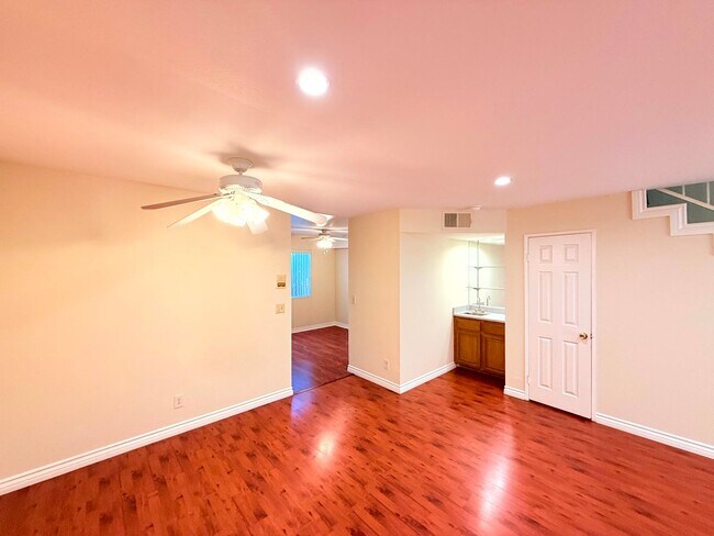 Building Photo - 12251 Moorpark St