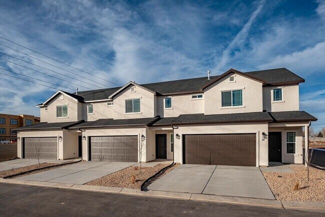 Building Photo - Charming Cedar City 3 Bedroom Townhome!