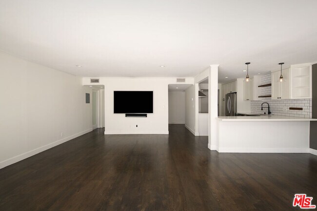 Building Photo - 121 Croft Ave