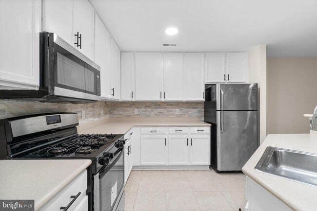 Building Photo - 111 Cavenrock Ct