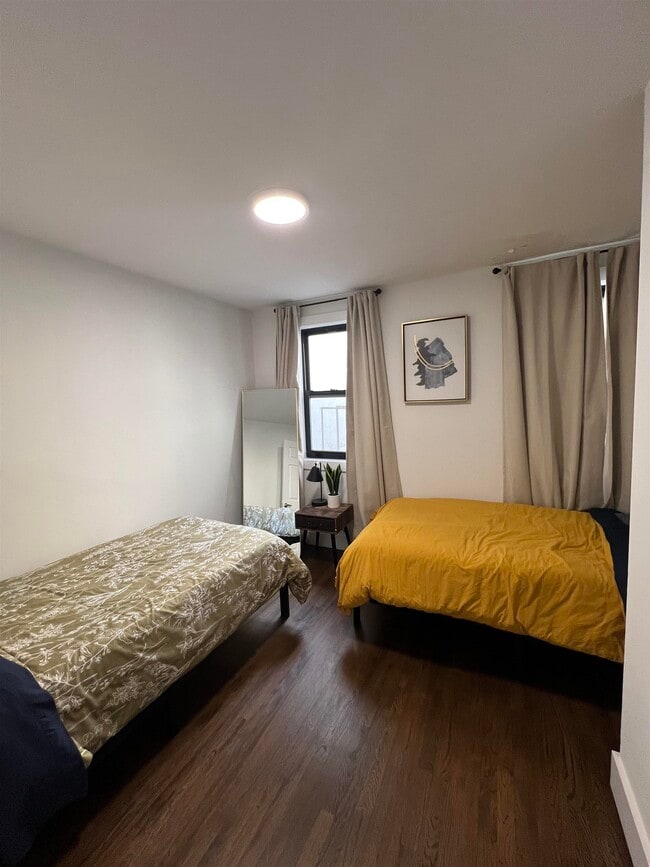 Building Photo - 506 Grand St